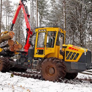 Speciální lesní kolový traktor Welte W210